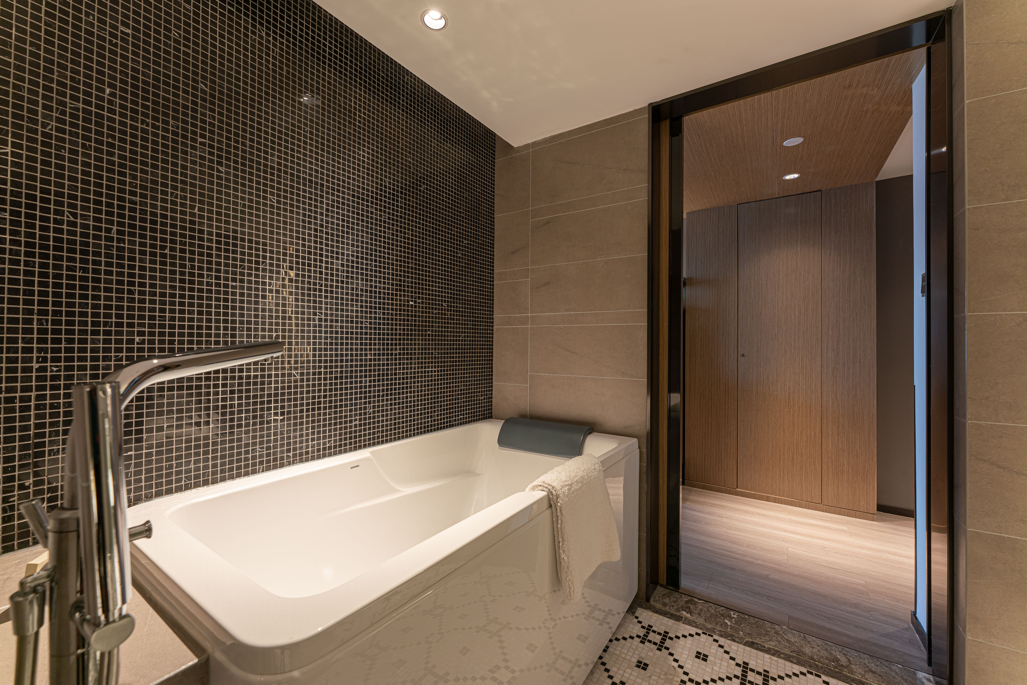 凡象侧江景套房｜开放式双阳台+灯光秀景观+智能投屏+浴缸