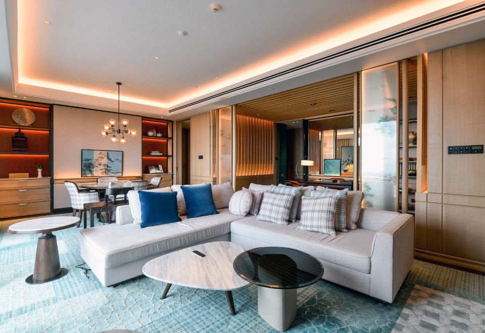 柏悦行政湖景露台套房