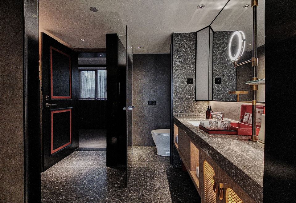 ARTHUR HOTEL CANTON TOWER GUANGZHOUArthur Deluxe Room With Kingbed