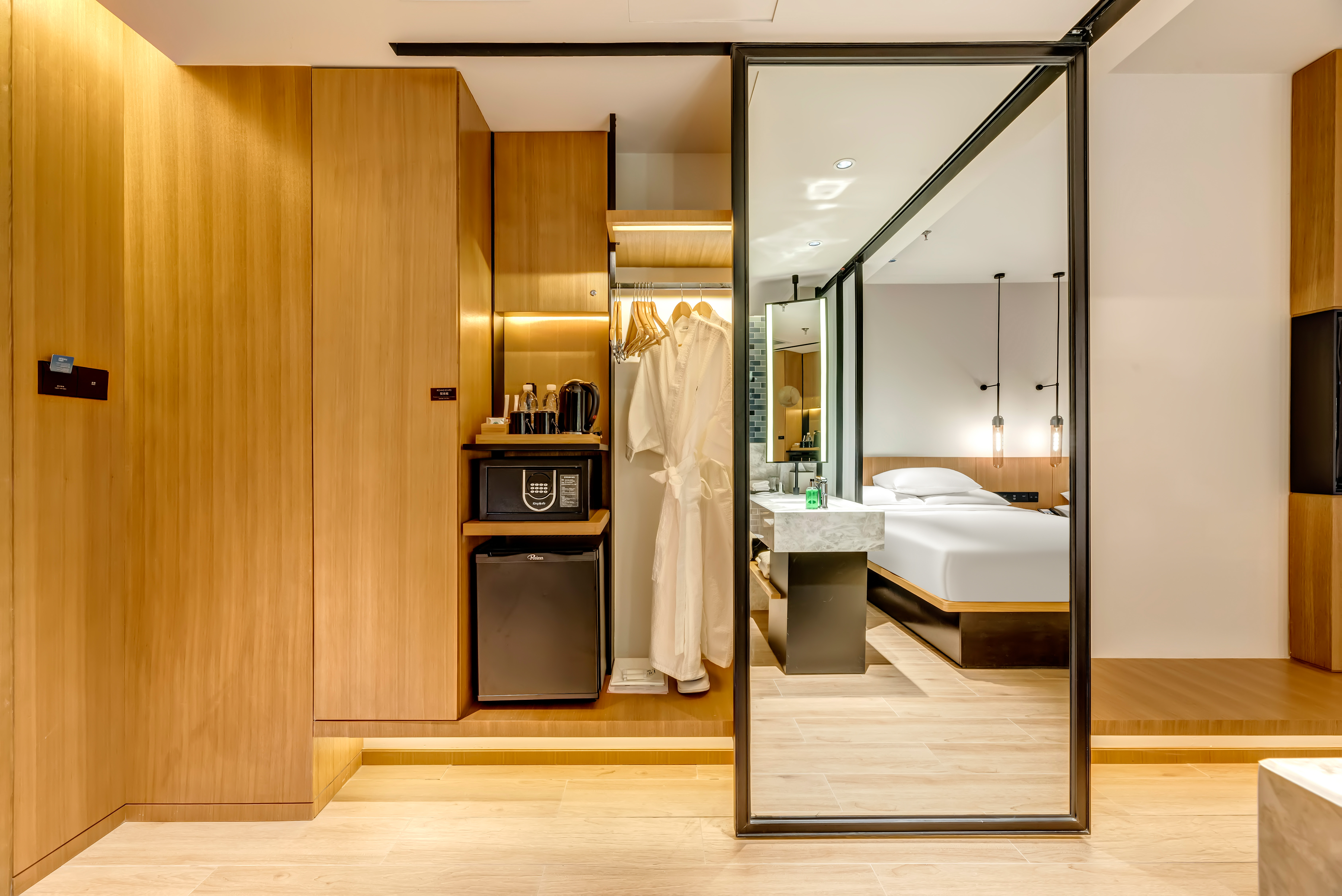 高级双床房（舒达Serta床垫、华夫格Waffle床品、华夫格Waffle浴袍、冰箱）