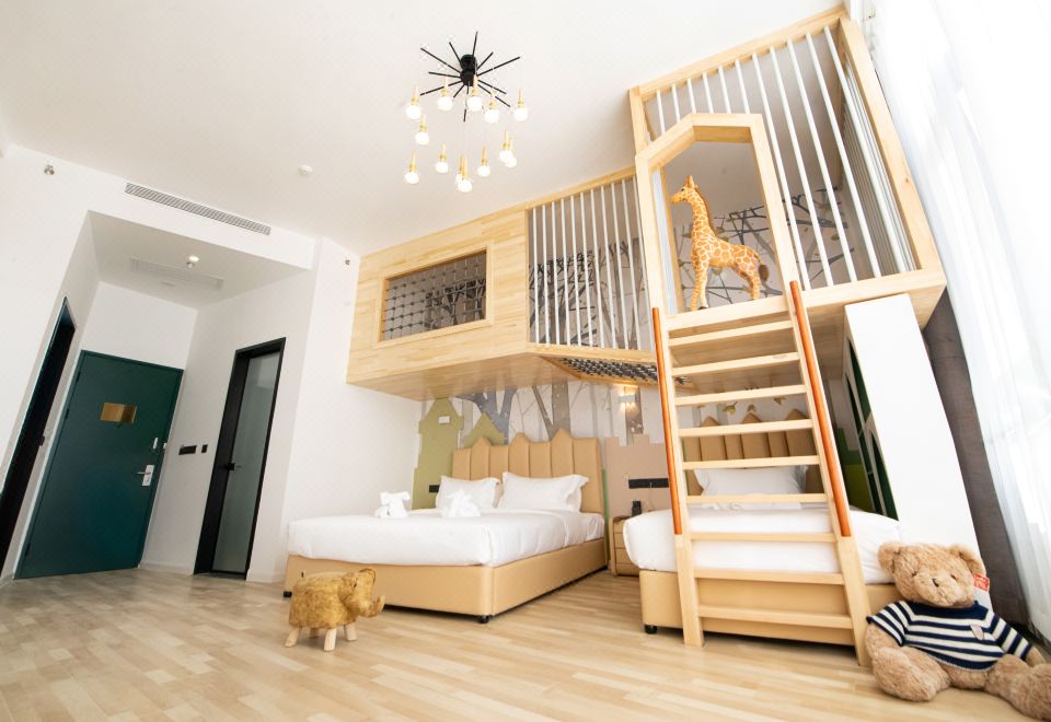 Beijing Placid Lake Resort HotelCastle Themed Room