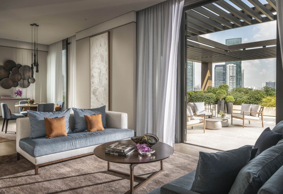 尊贵河景露台套房