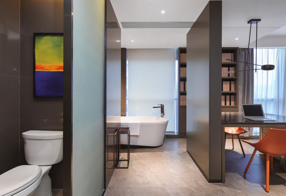 豪華套房（浴缸+夢百合床墊+保險柜+浴袍）