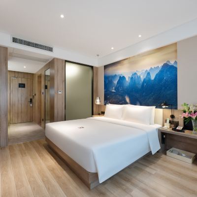 高級大床房（裸棉床品+普蘭特床墊） 南寧南湖地鐵站亞朵酒店優惠