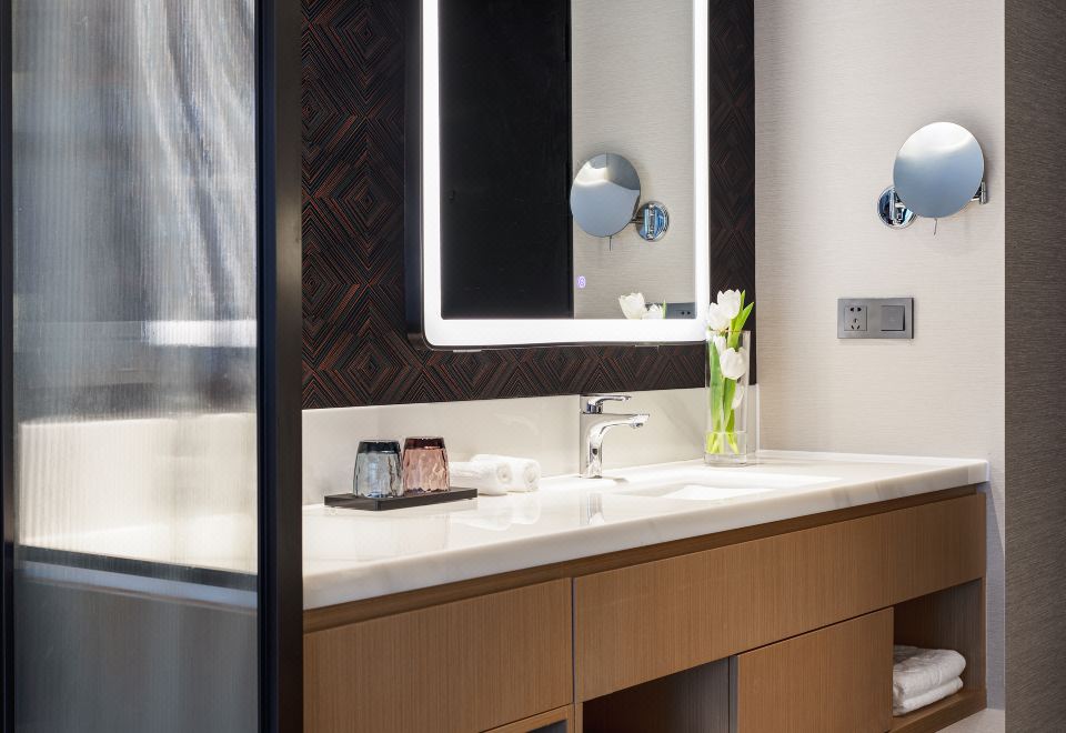 豪华臻选双床房『城景?慵懒躺卧沙发?办公桌+全身镜』