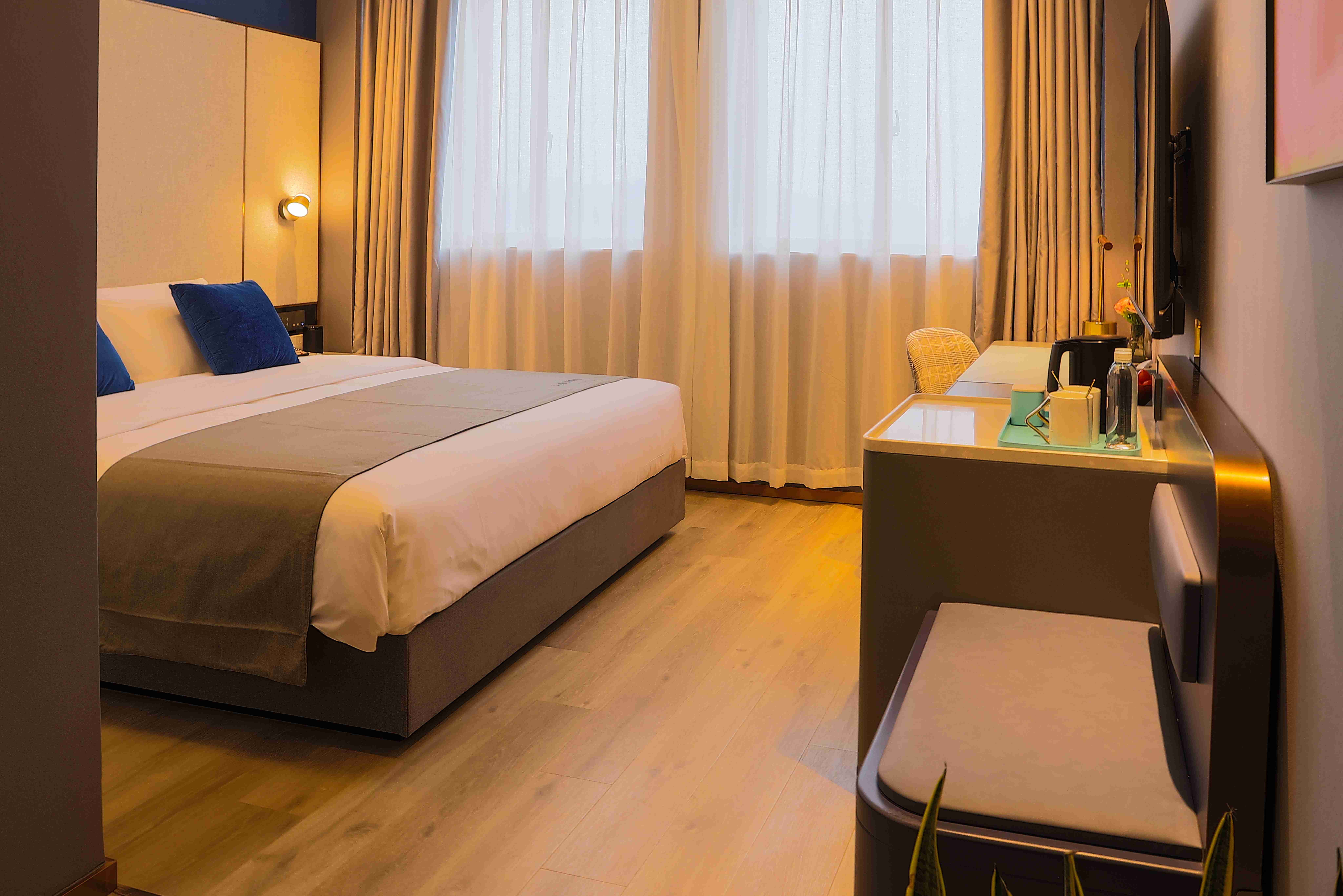 兰艺大床房（全屋智能语音控制+小冰箱）