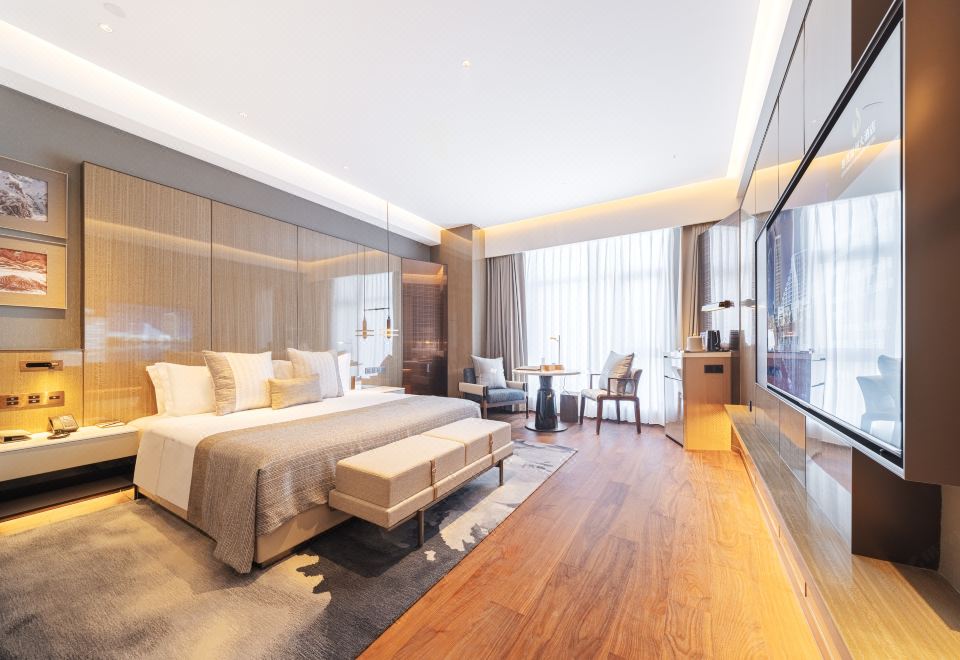 Deluxe Queen Room