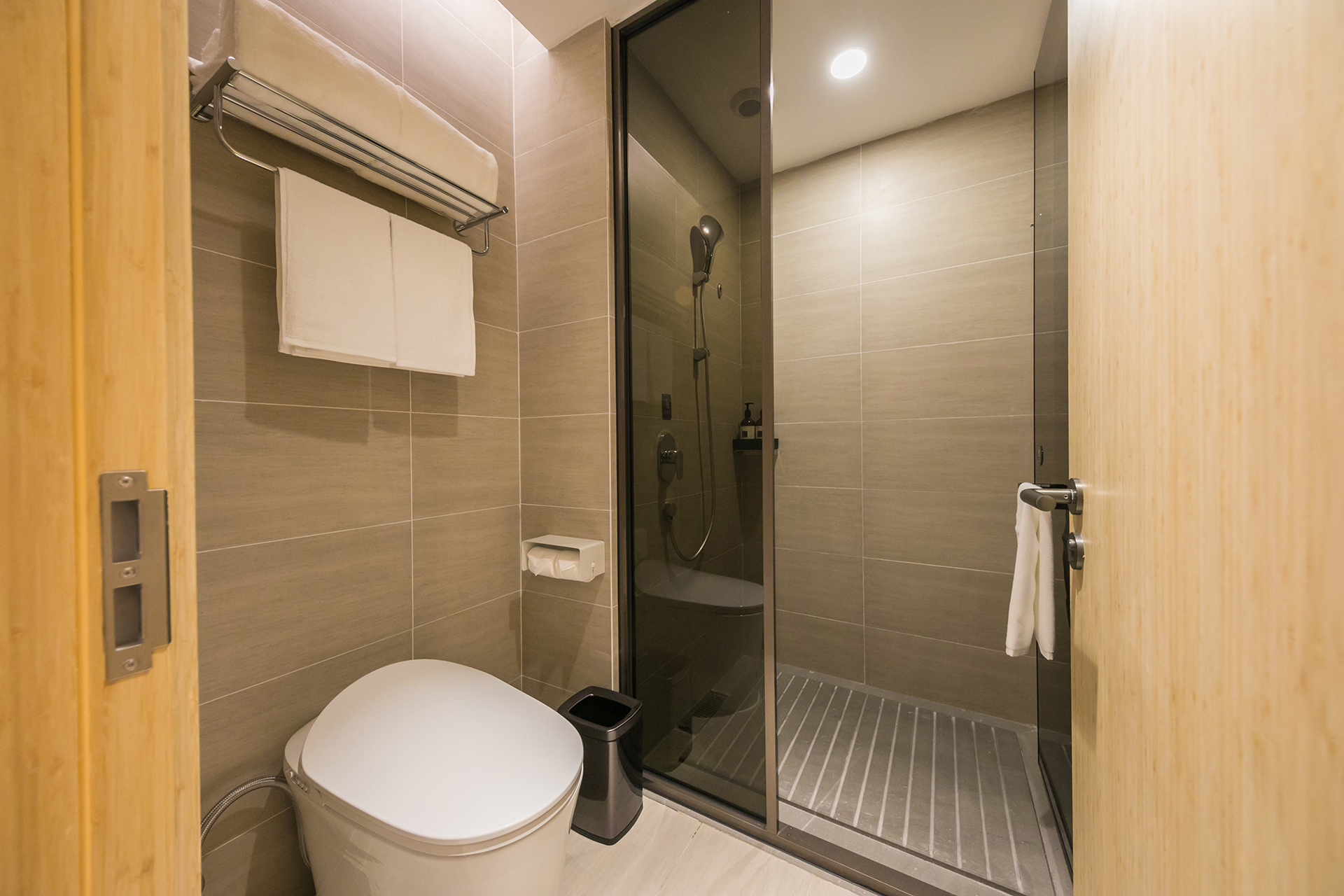 舒压大床房（65寸投屏电视+记忆枕+舒压床垫）