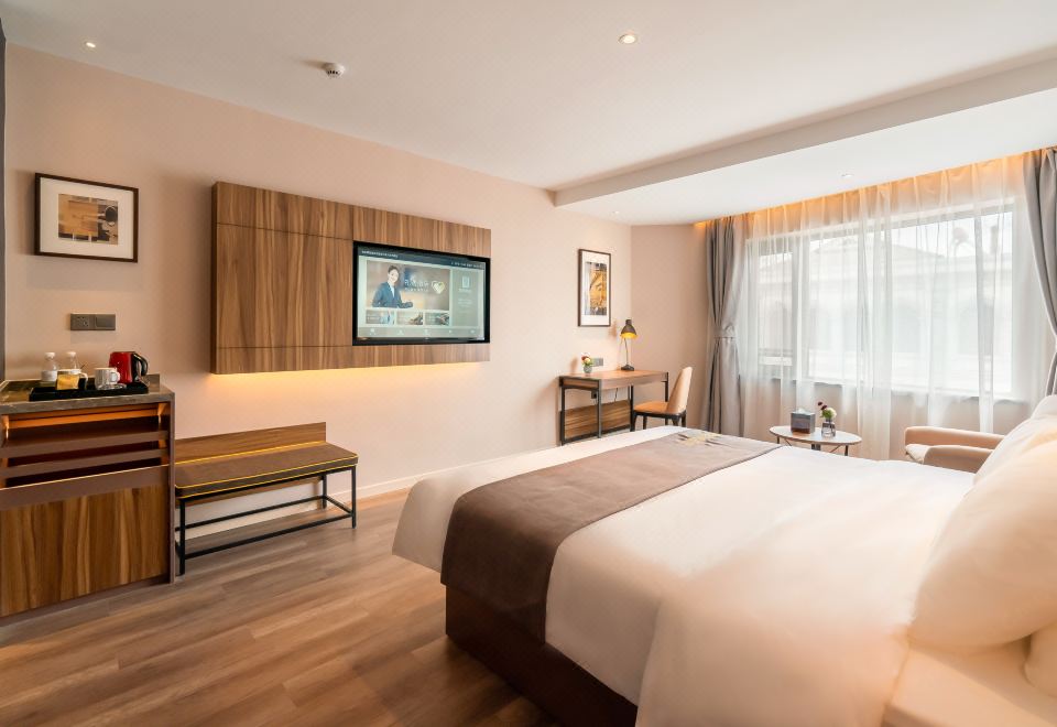 高级大床房【英伦风格，55寸可投屏电视】