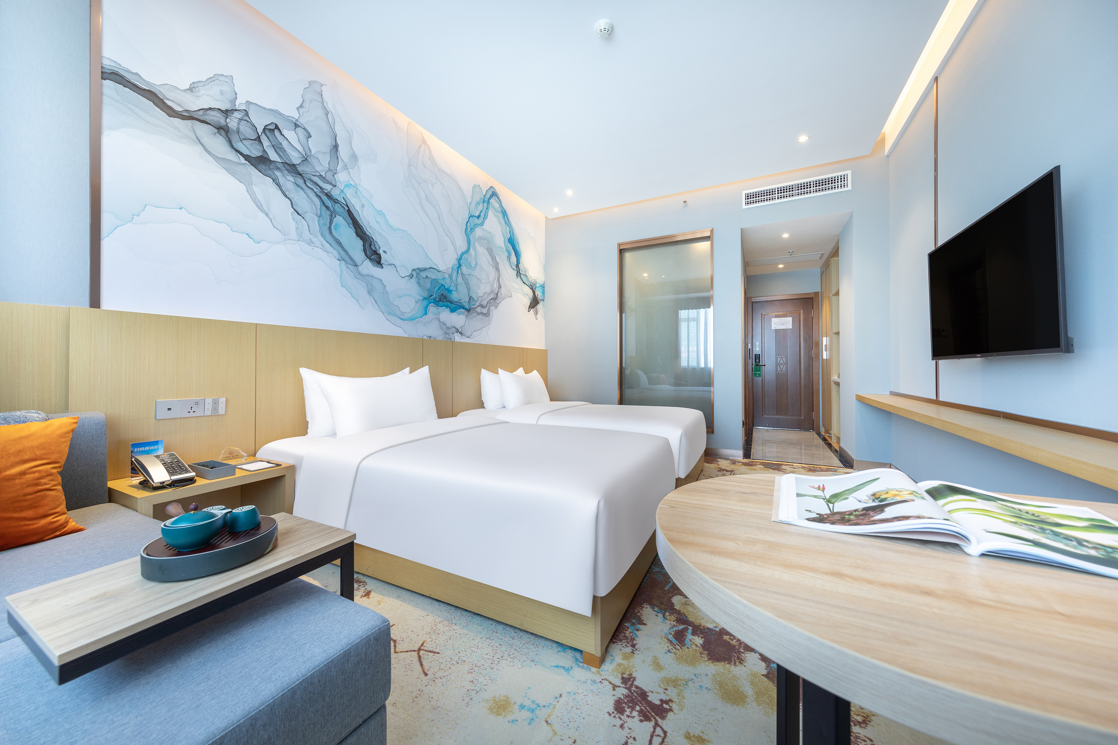 Zhuhai Huafeng Hotel (Huafa Commercial City Wanxuehui Branch)豪华双床房丨投屏电视丨澳洲羽丝棉安睡枕丨极速网络