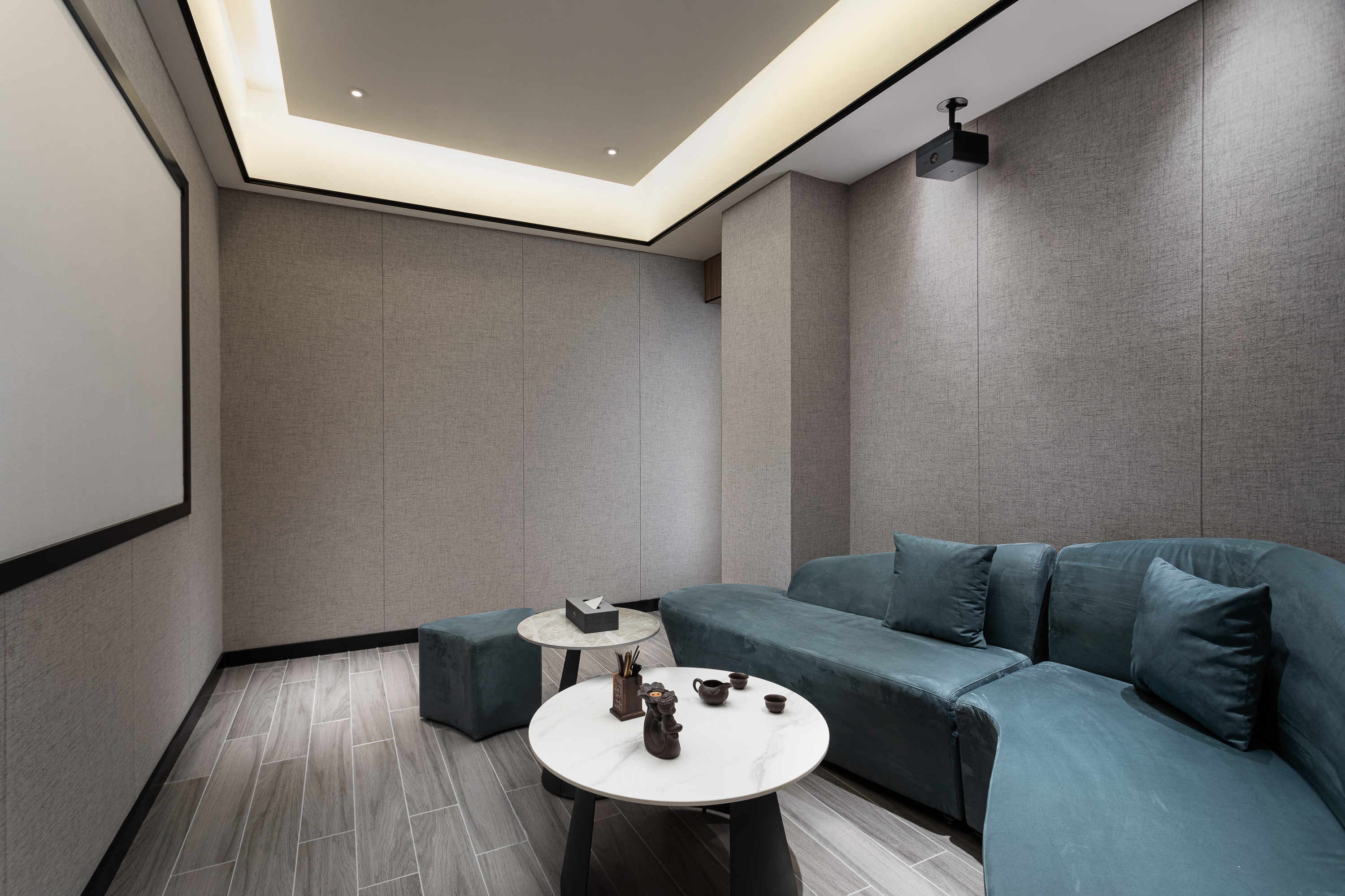 巨幕影院套房（100寸巨幕+晚安樂睡床墊）