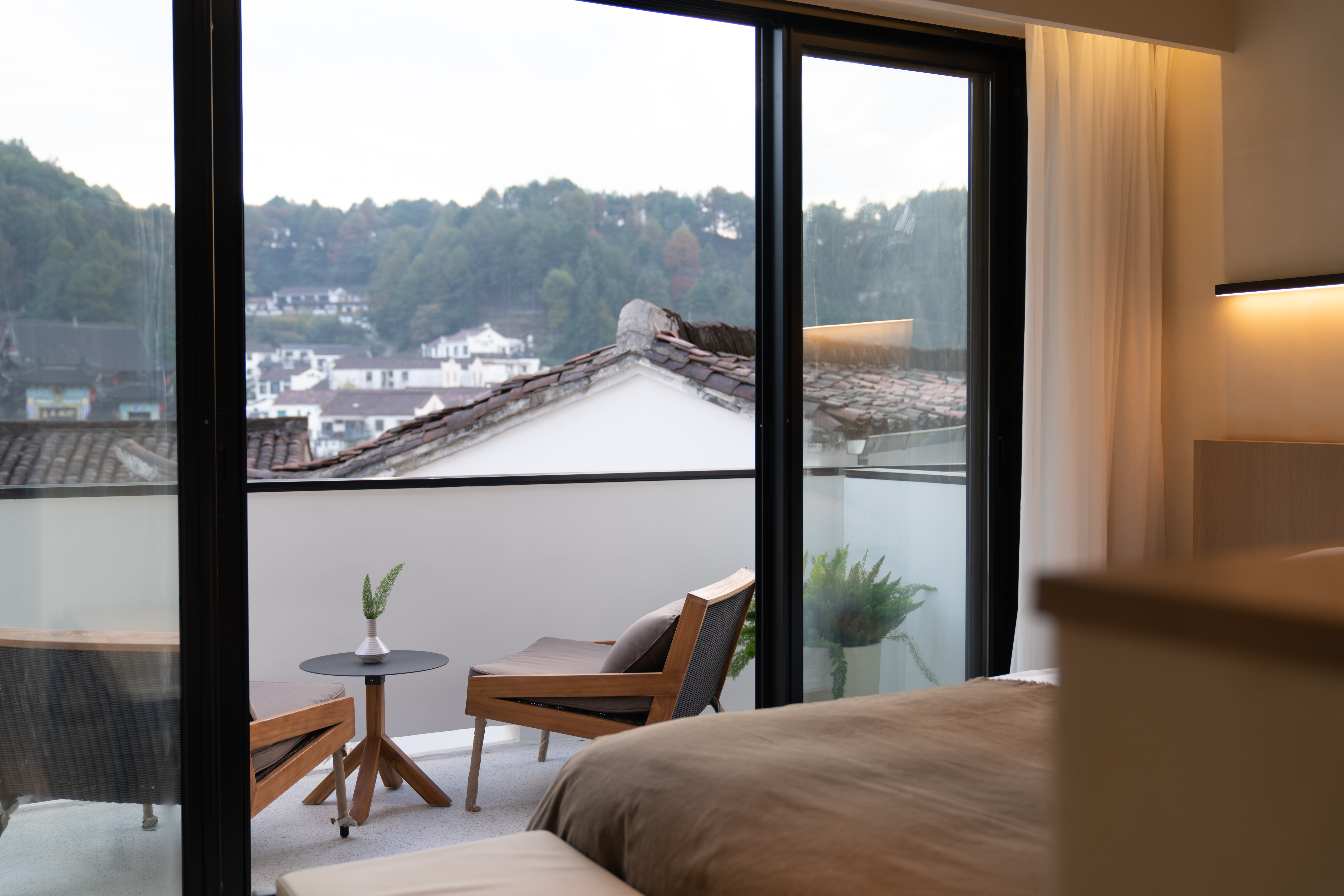 莫白·阳台观景大床房『高清投影+沙发休闲区+Nespresso胶囊Coffee机+全身镜』