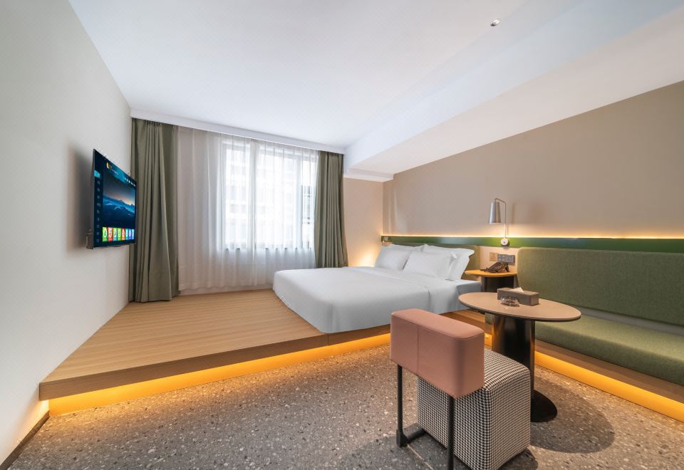 靜雅舒適大床房（智能客控+投屏電視+深睡記憶枕）