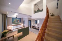 Cloud Blossom Hotel