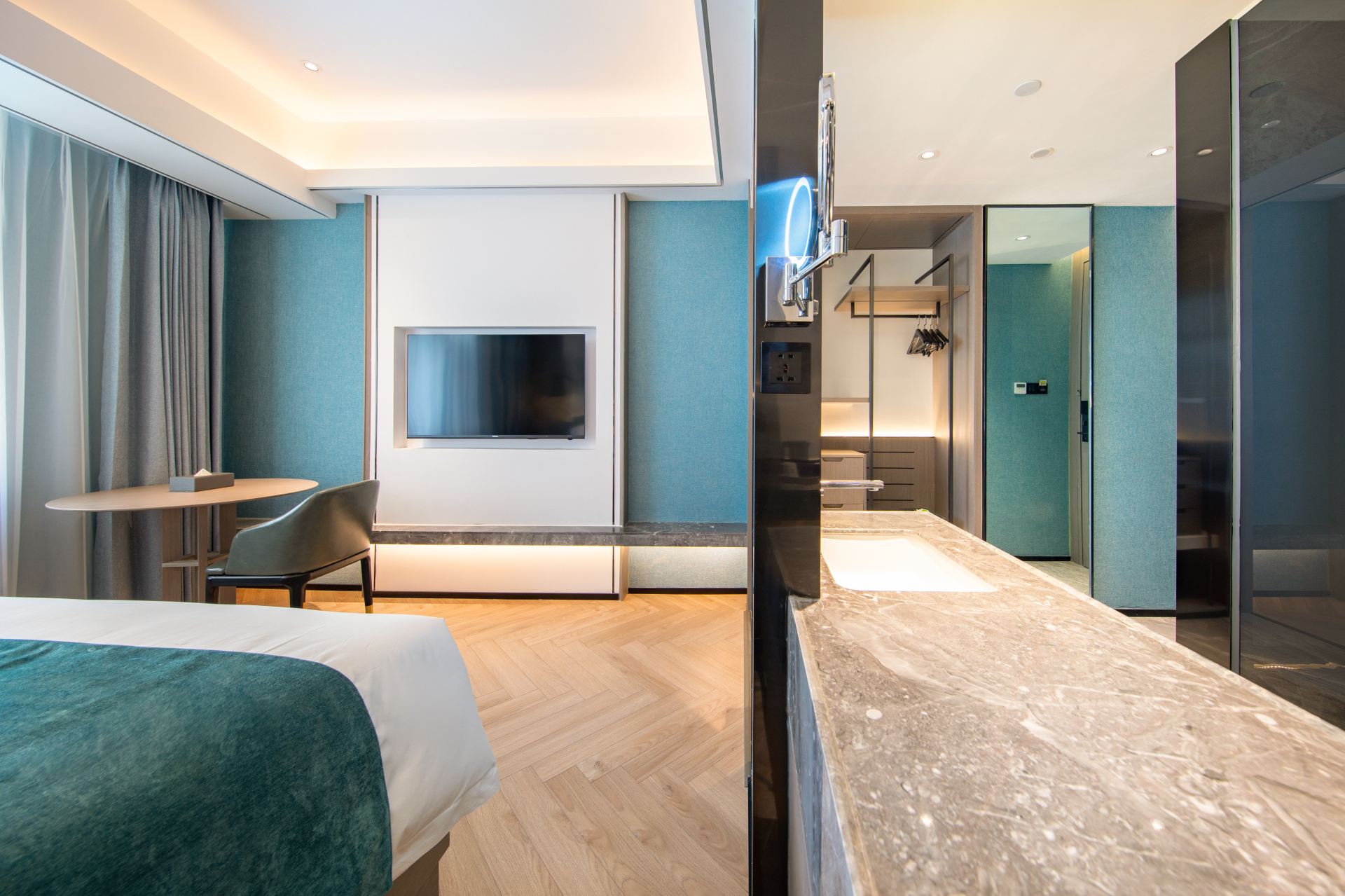 Deluxe Queen Room