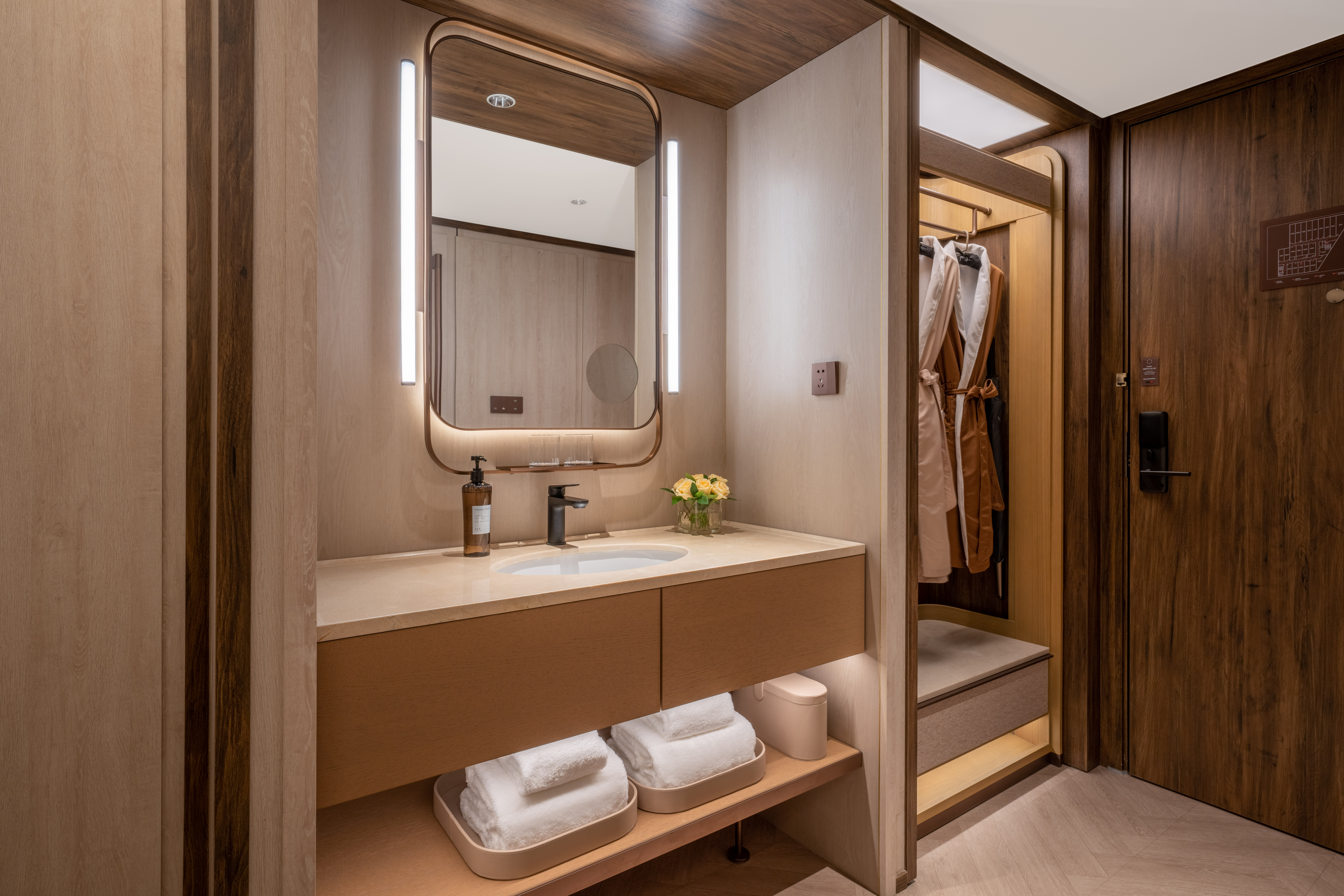 行政大床房 （智能客控+小冰箱+65寸投屏电视+零压床垫）