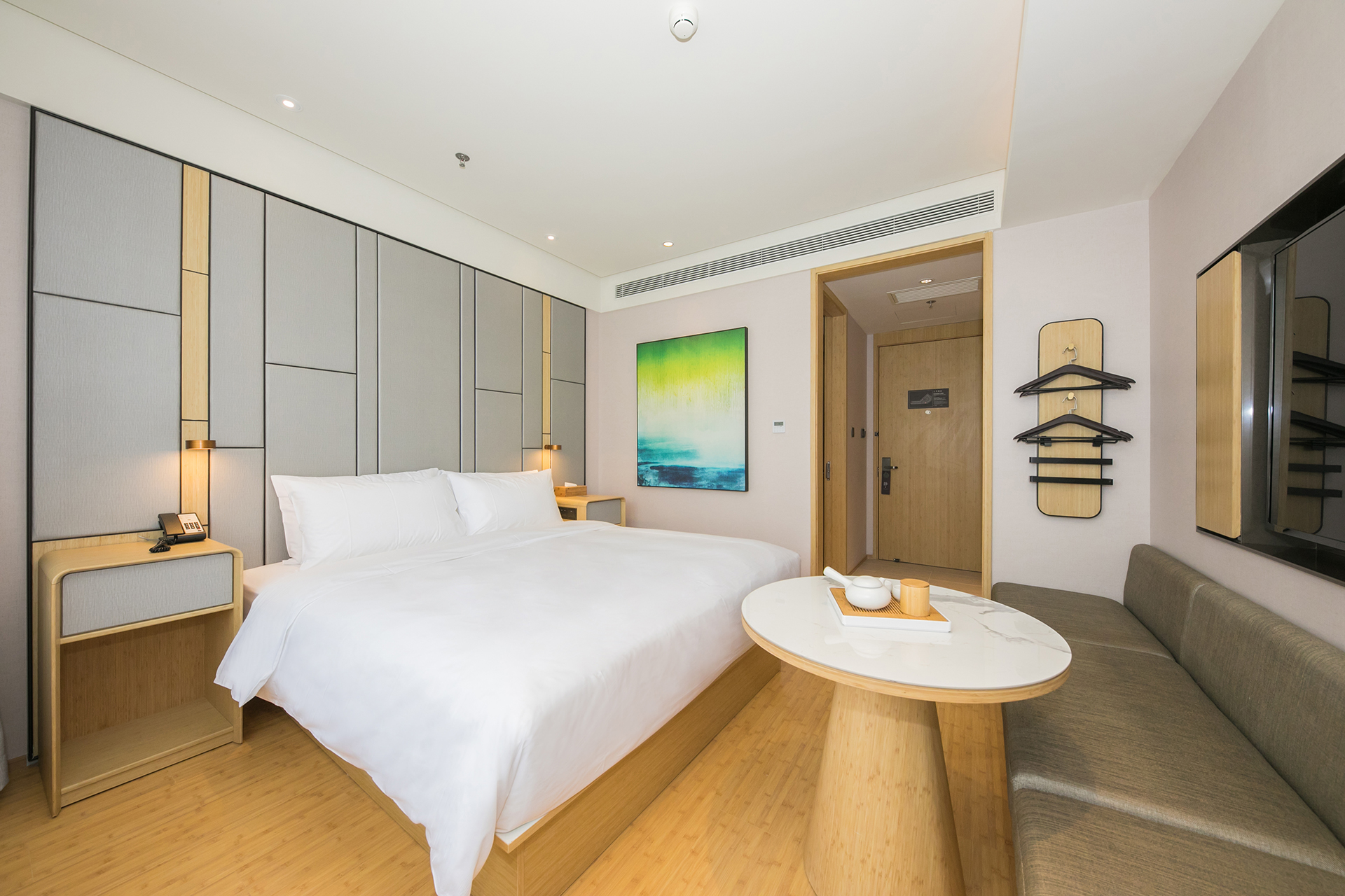 高级大床房（65寸投屏电视+记忆枕）