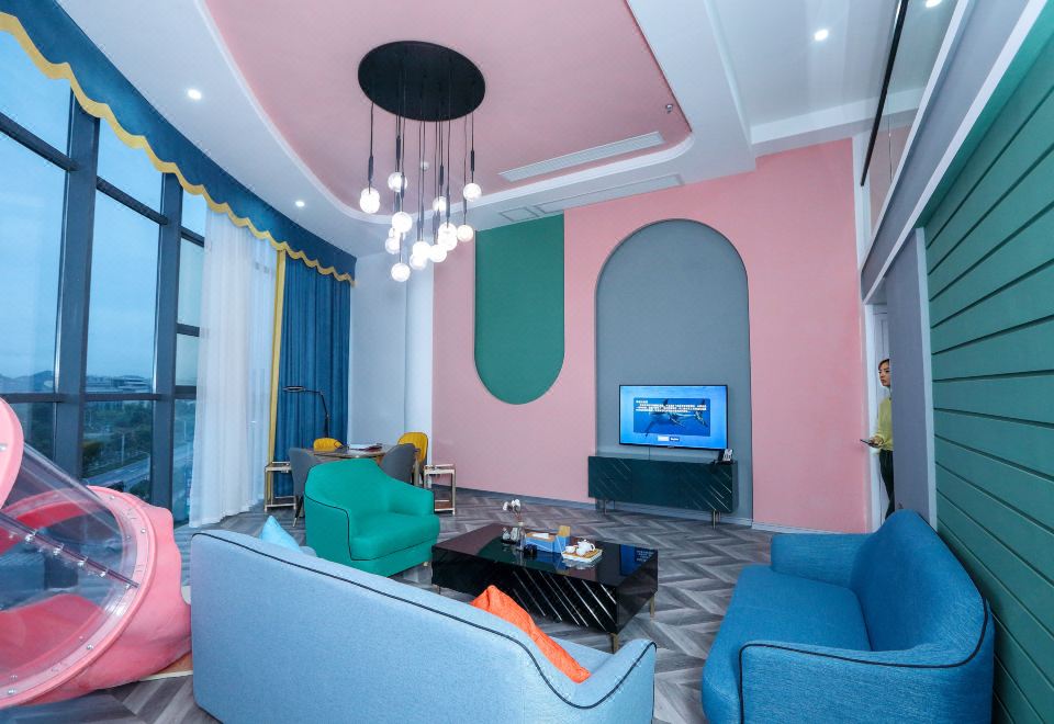 自由夢·Loft粉紅滑梯大套房【洗衣機+小廚房+冰箱】