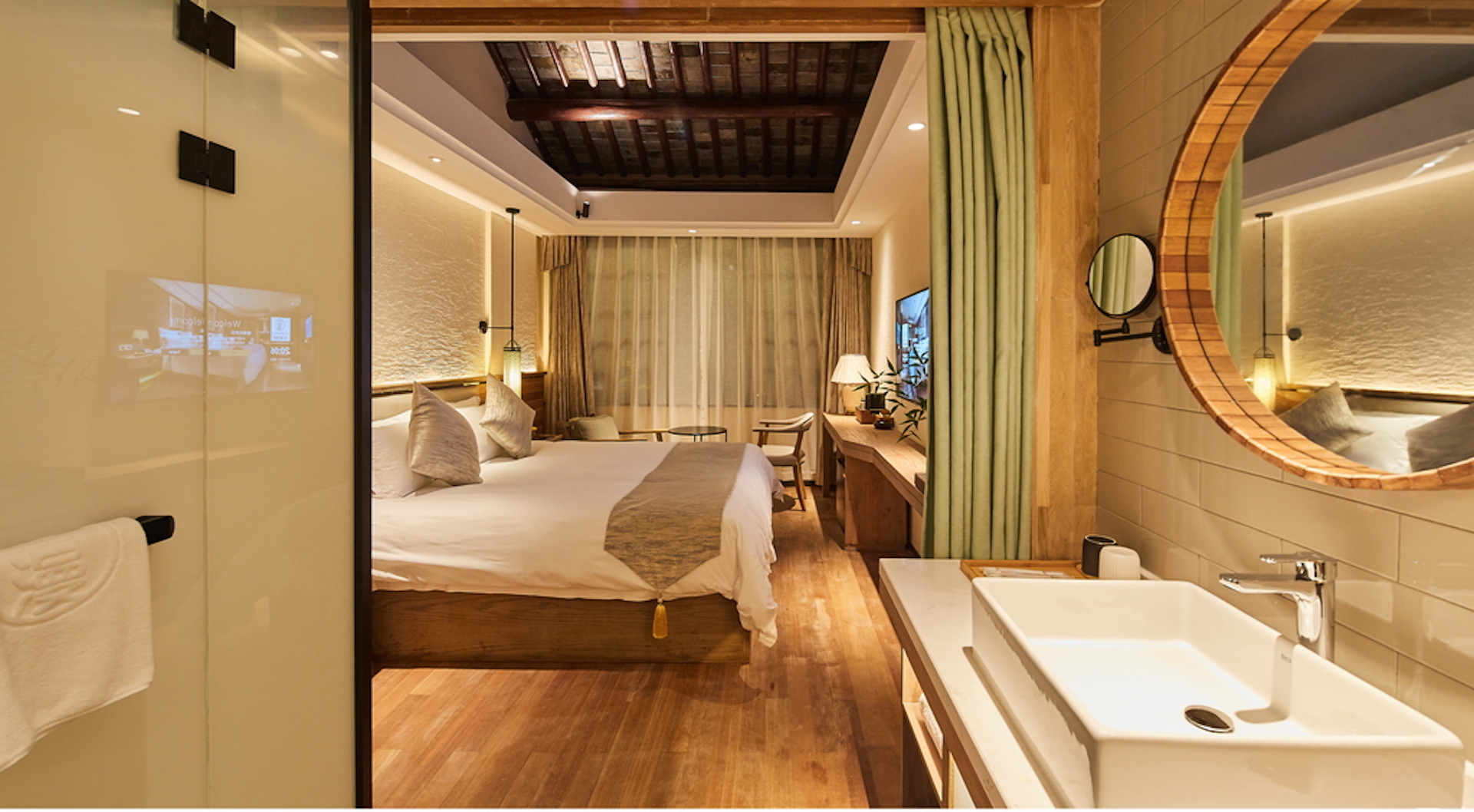 Yiman Hotel (Suzhou Guanqianjie Pingjiang Road Scenic Area)民国大床房（智能声控+小冰箱+乐家衞浴）