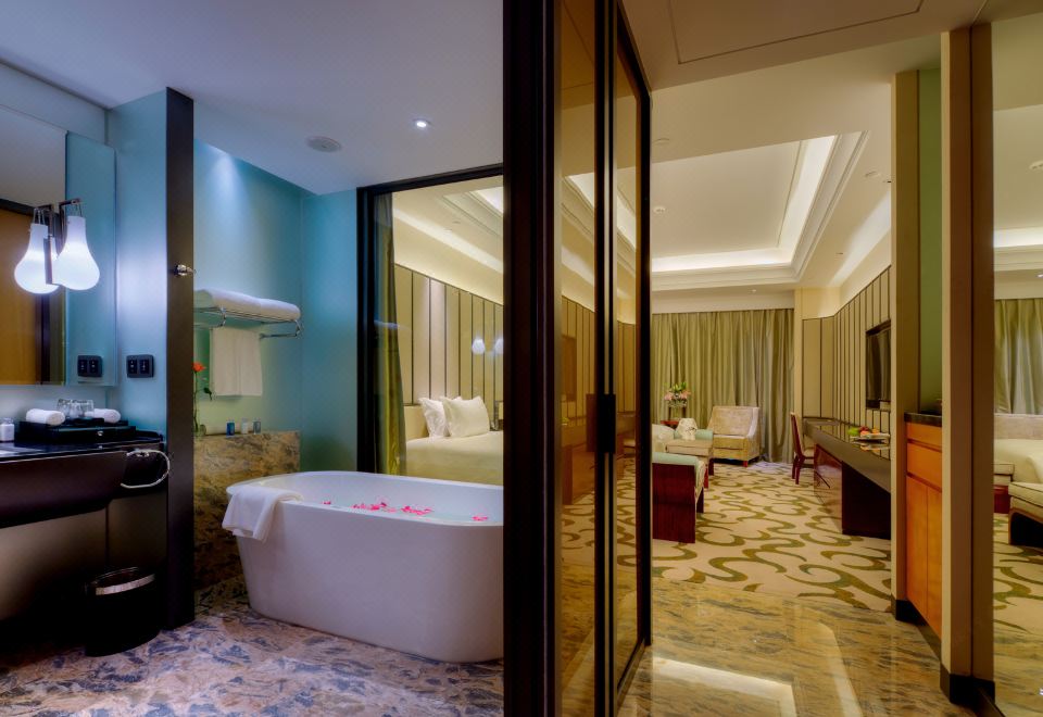 至尊豪華海景大床房【溫泉+零壓床墊+浴缸】