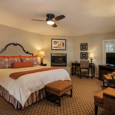 Wheelchair Accessible Deluxe King Room with Fireplace and Roll-In Shower