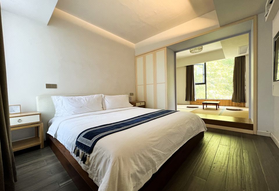 Deluxe Loft Suite