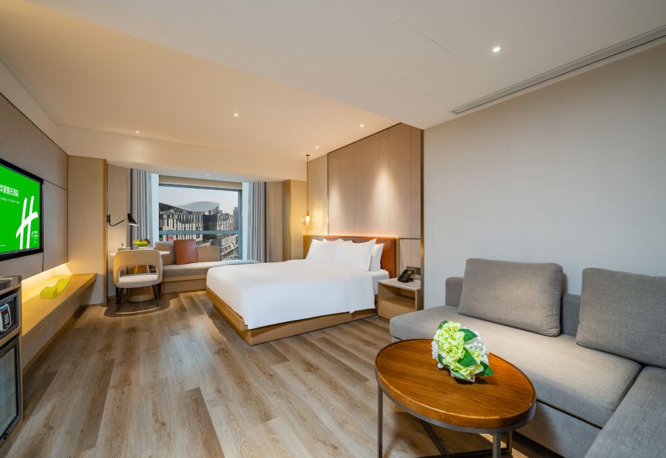 Holiday Inn Shanghai HuaxiaGrand Deluxe King Room