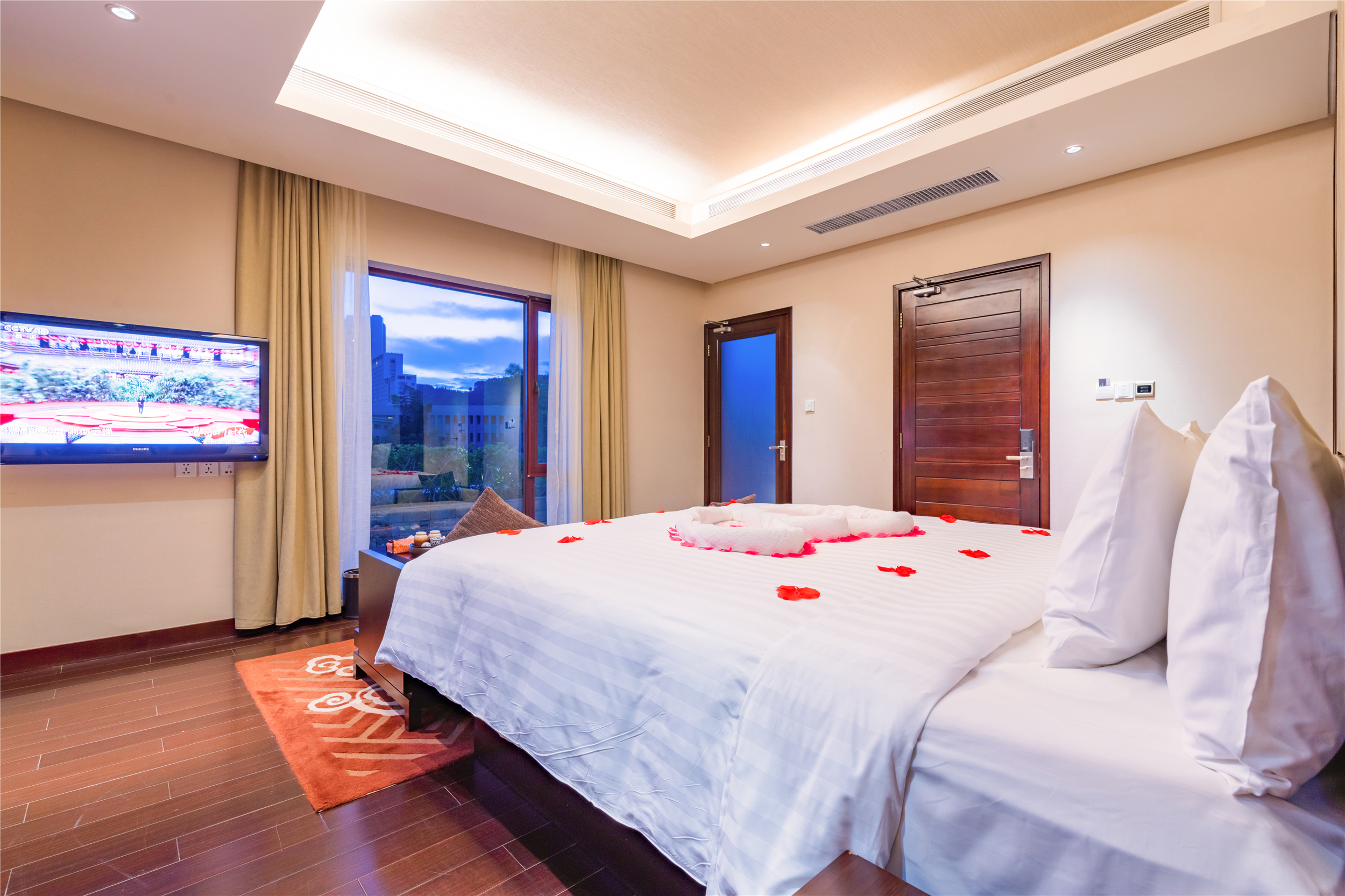 别墅露台泡池大床房