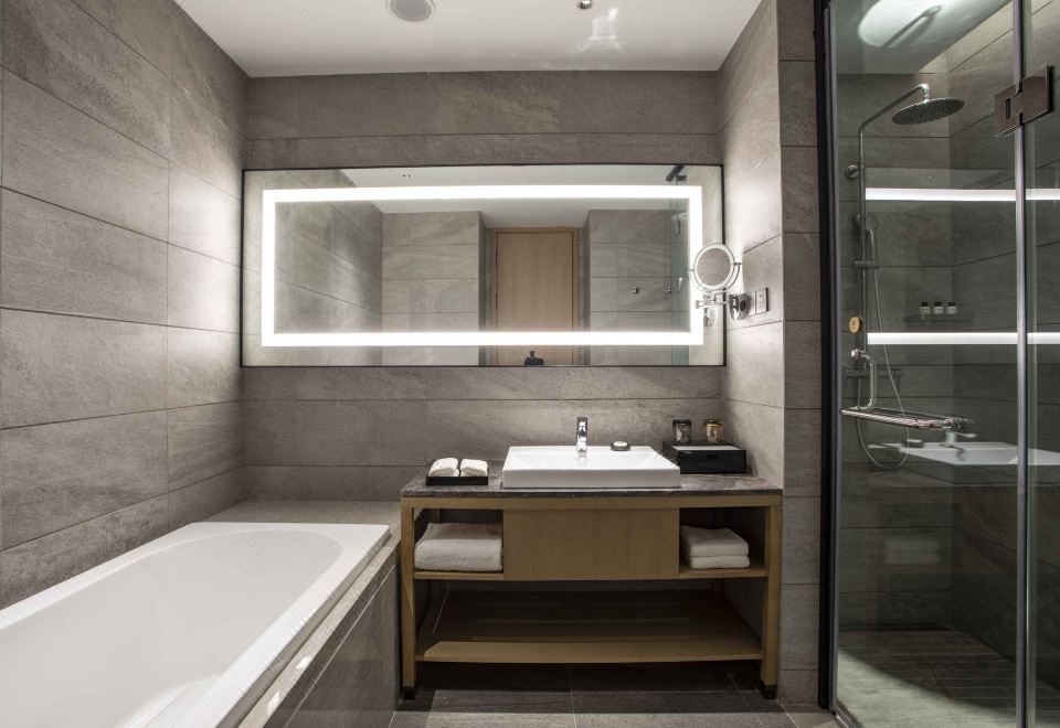 行政双床房（水系花园景观+80支贡缎床品+金可儿床垫）