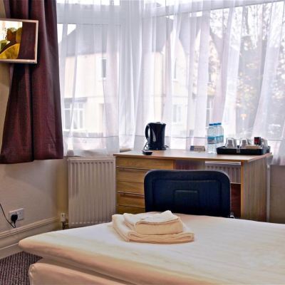 Standard Double Room with Ensuite Central Hotel Golders Green Promo Code