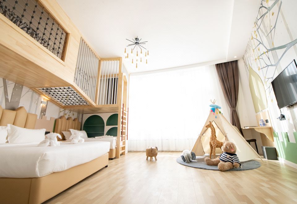 Beijing Placid Lake Resort HotelCastle Themed Room