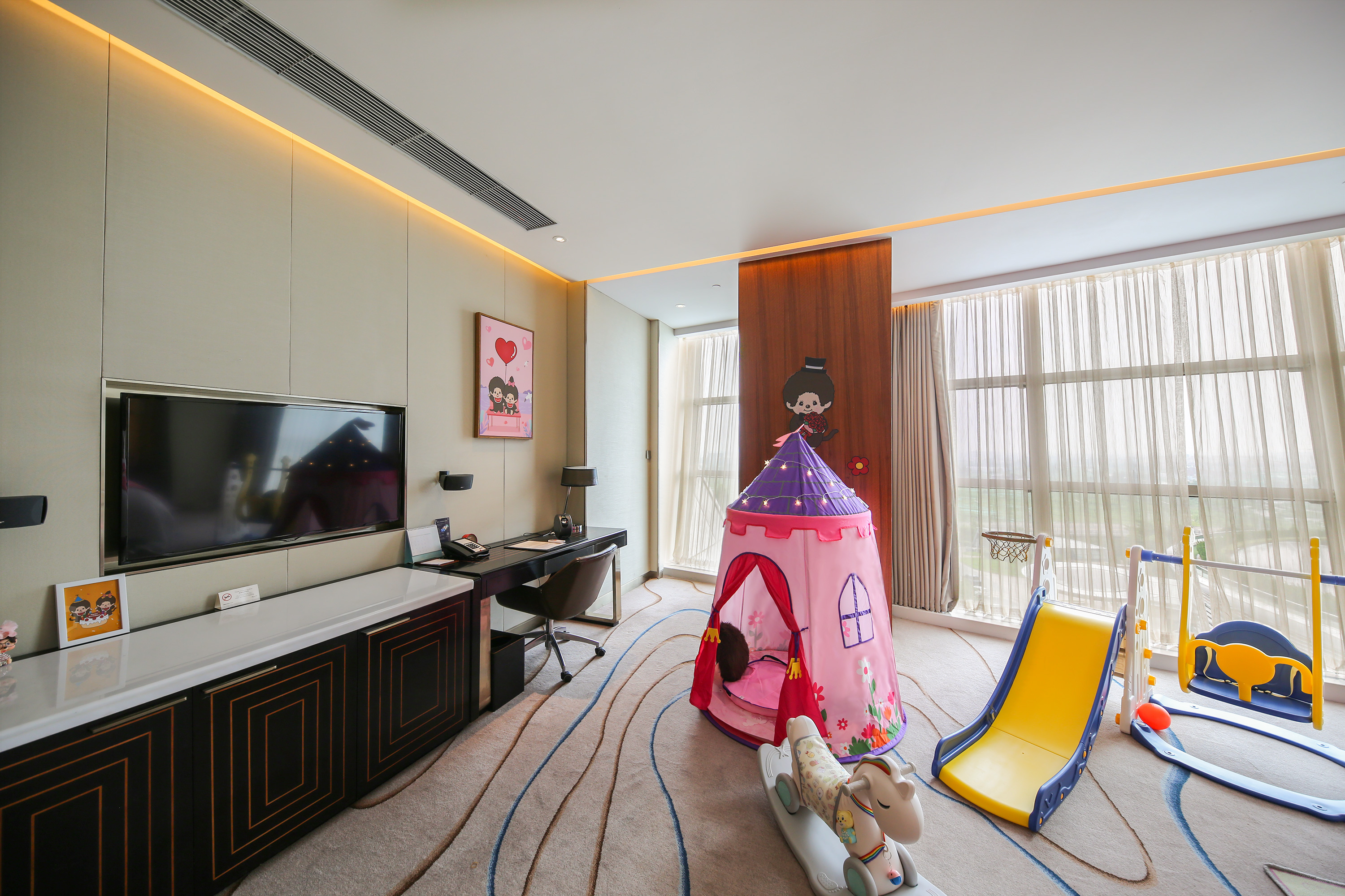 蒙奇奇主题豪华城景大床房