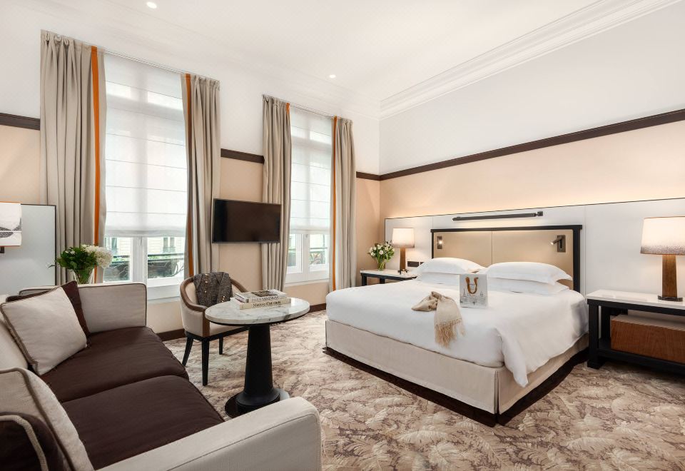 Hyatt Paris MadeleineJunior King Suite