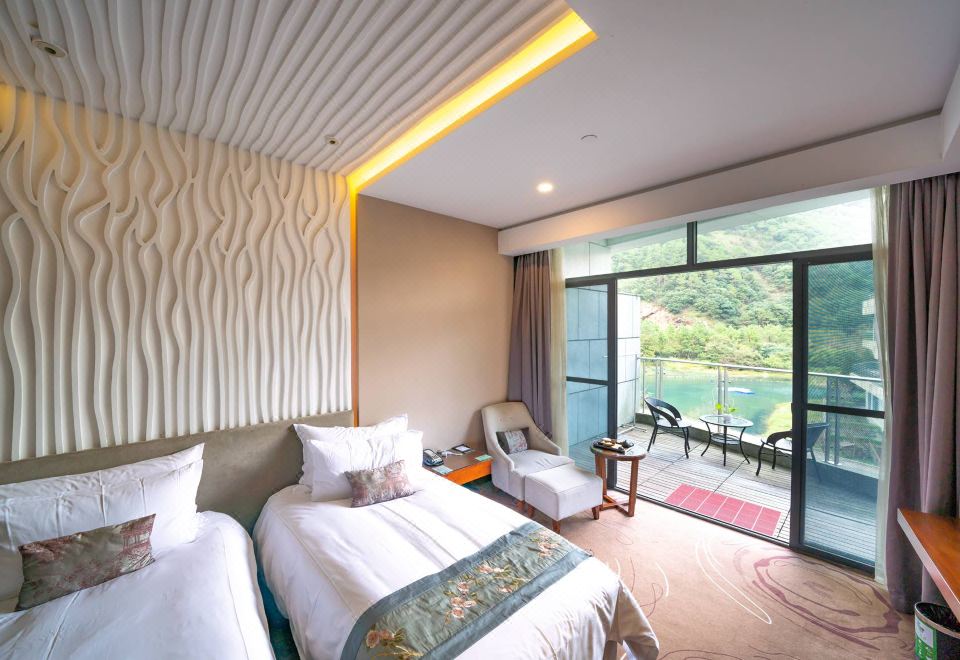 豪華水景陽台雙床房