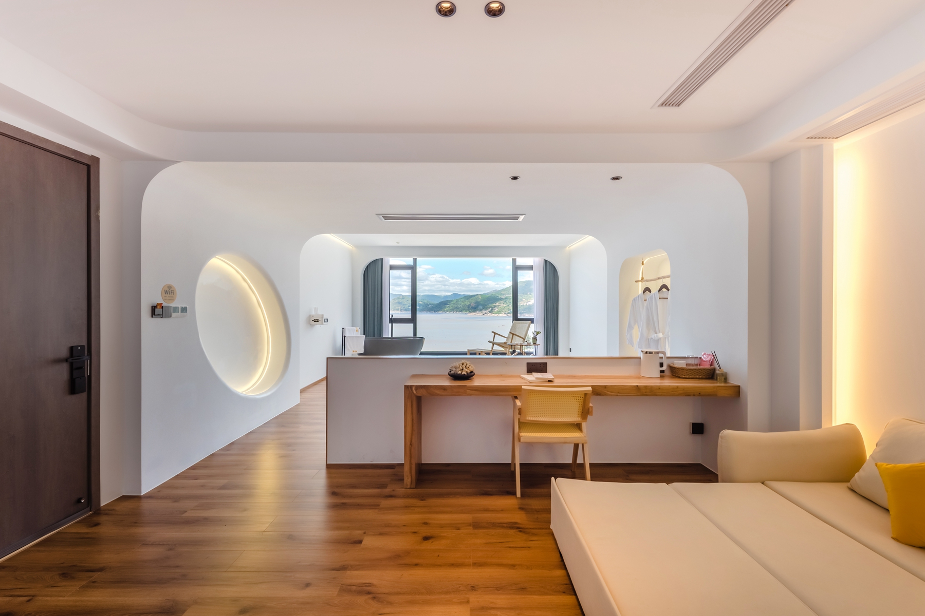 Floral Hotel·Xiapu Mid Mountain Lansu Hotel (Sansha Dongbi Store)悦己-180°海景浴缸日落房（梳化床+办公桌+窗外好景）