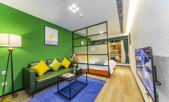 Vanke Shennan Road 68 Apartment (Shenzhen Dongmen Hubei Subway Station Branch)