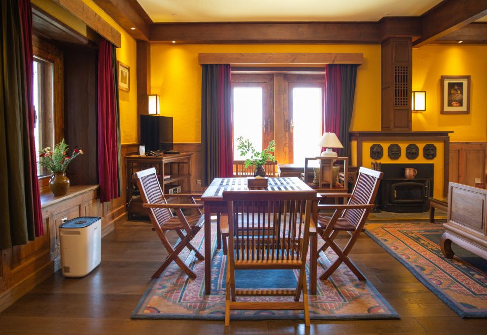 Songtsam Shangri-la LinkaDeluxe Suite