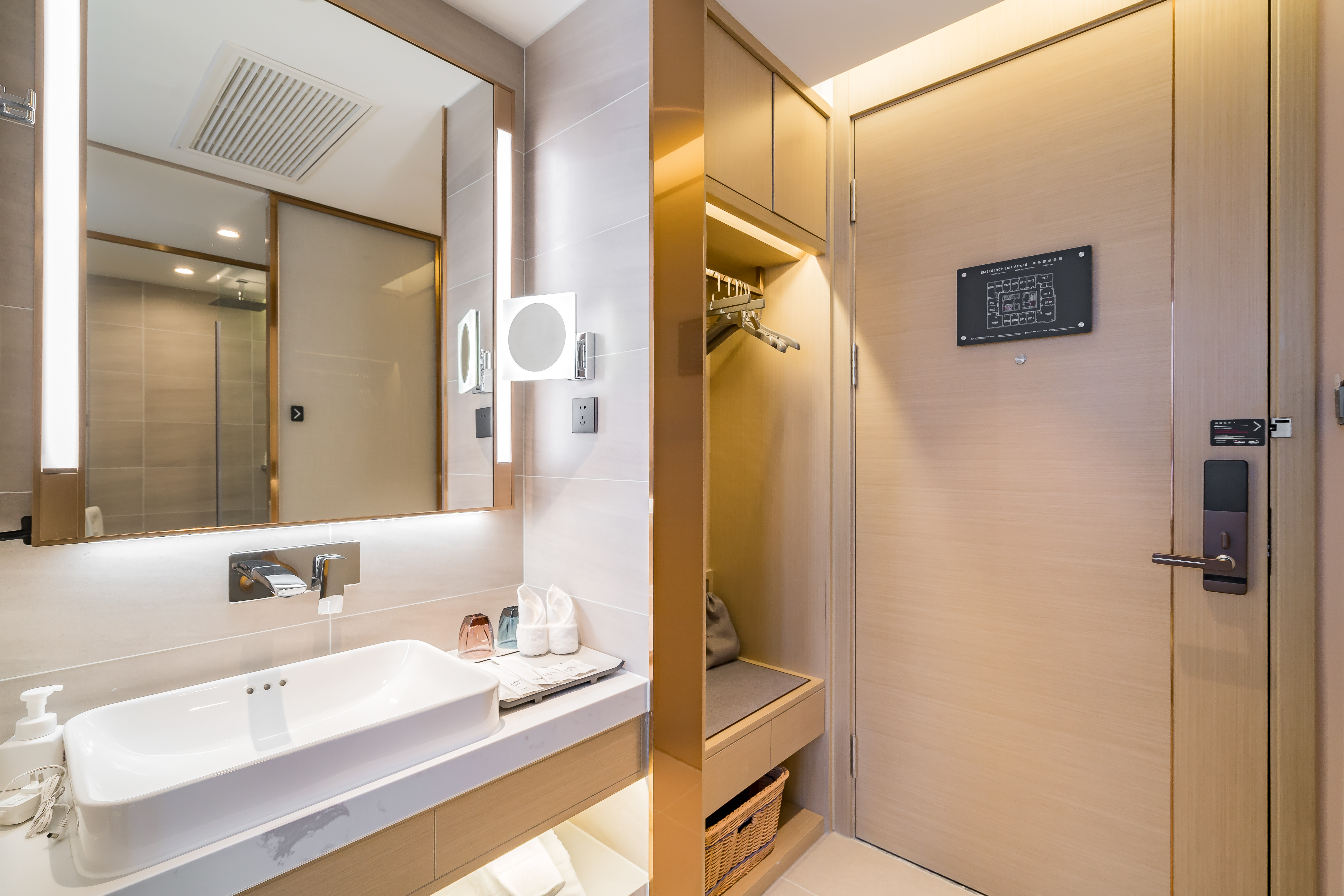 雅致大床房（香薰仪+空气净化器+智能客控）