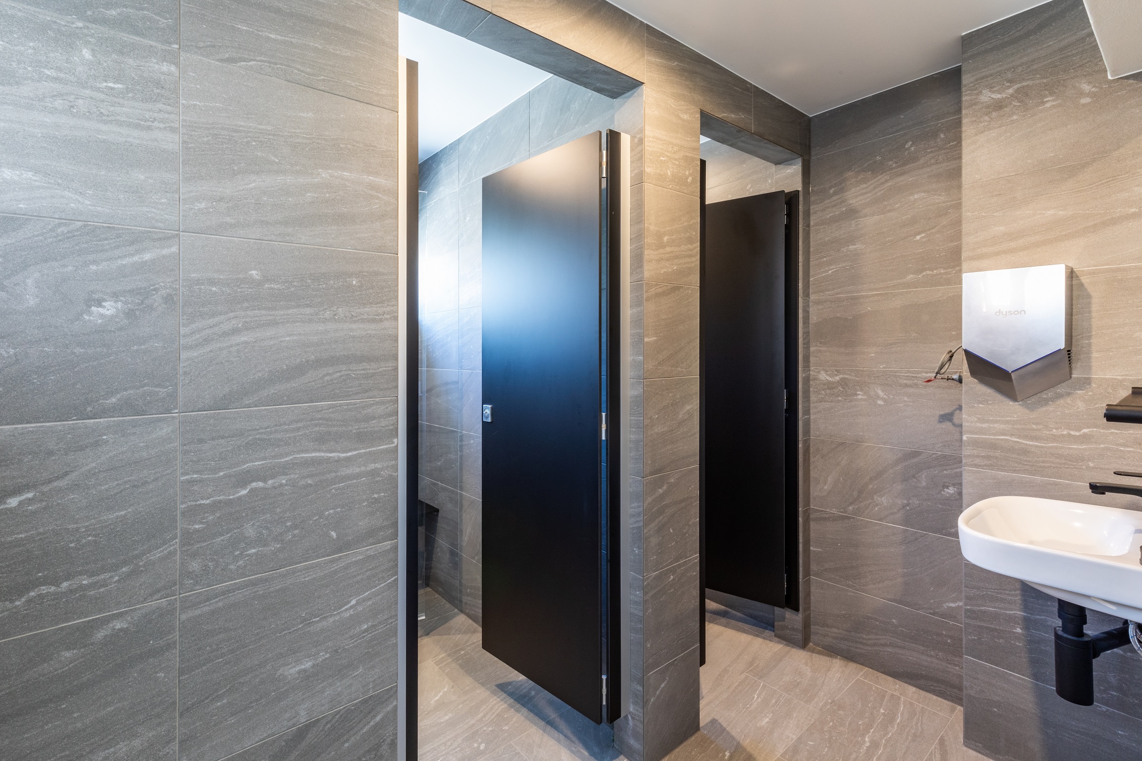 经济三张上下铺房（带公共浴室）