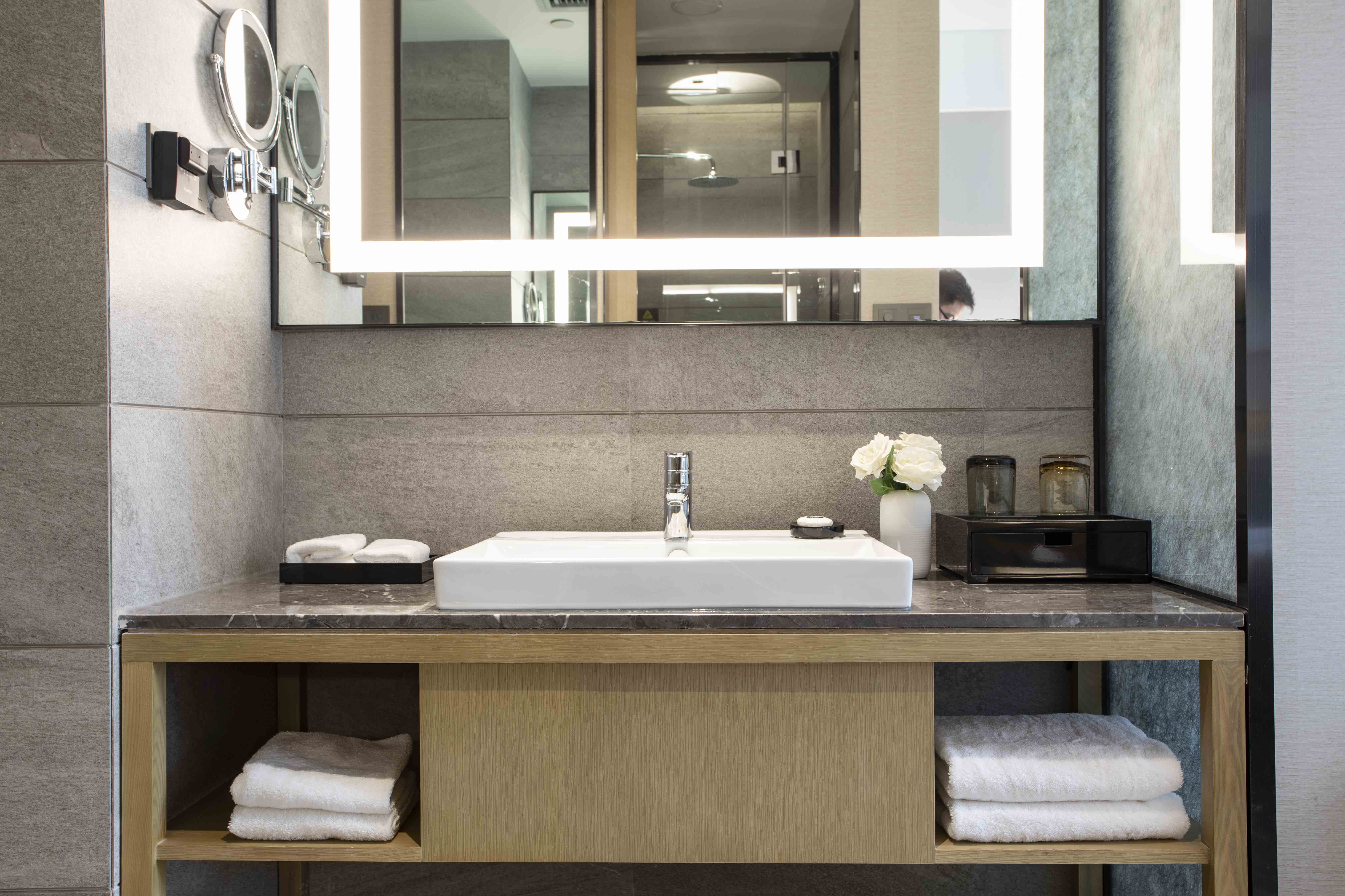 豪华大床房（水系花园景观+80支贡缎床品+金可儿床垫）