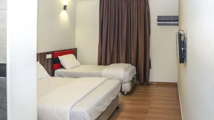 OYO 90027 Happy Hotel 外観