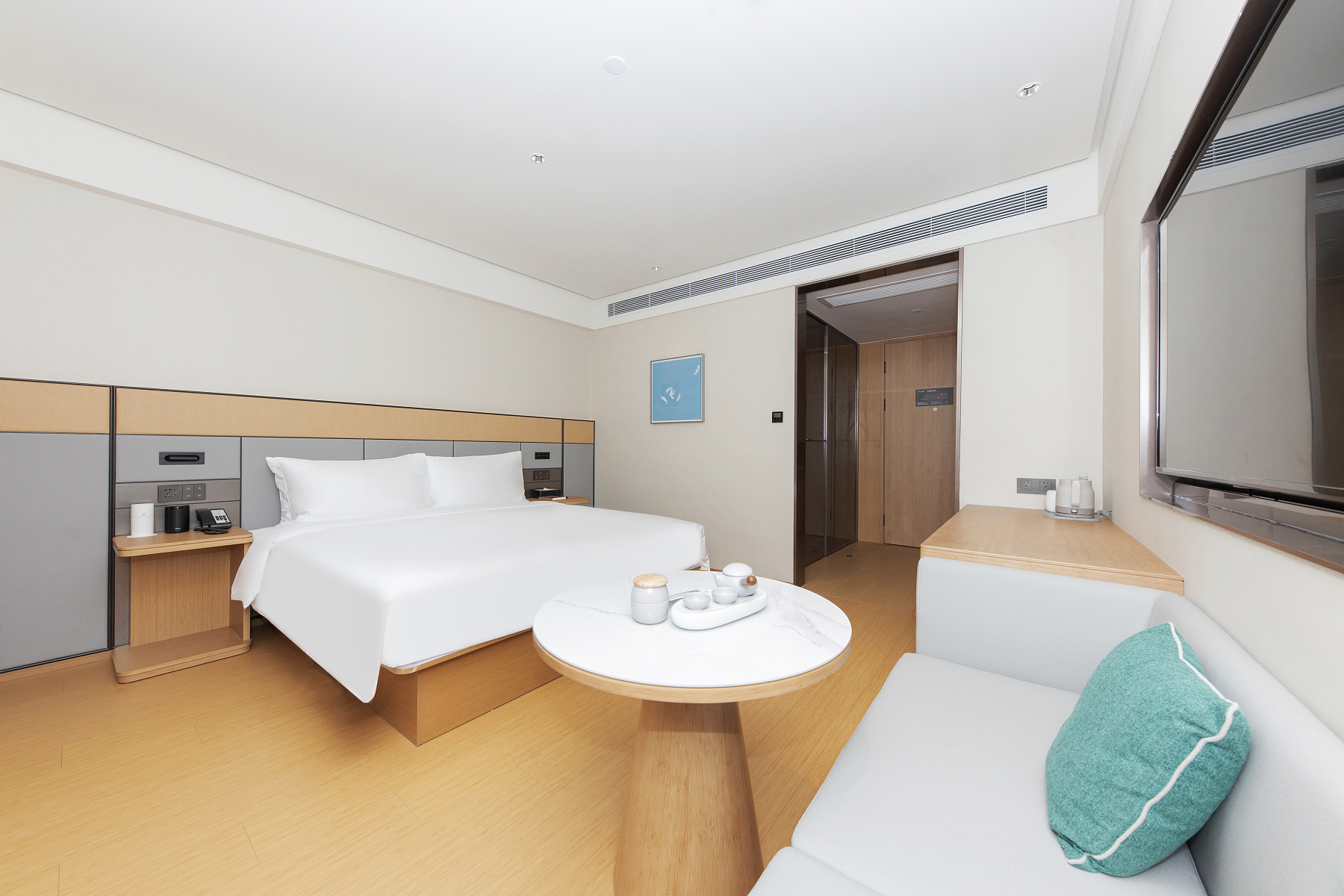 高級大床房（65寸電視投屏+冰箱+智能客控+深睡床墊）