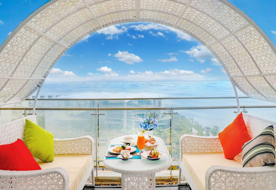 阳台浪漫主义超大海景房（180°海景，带超大阳台）