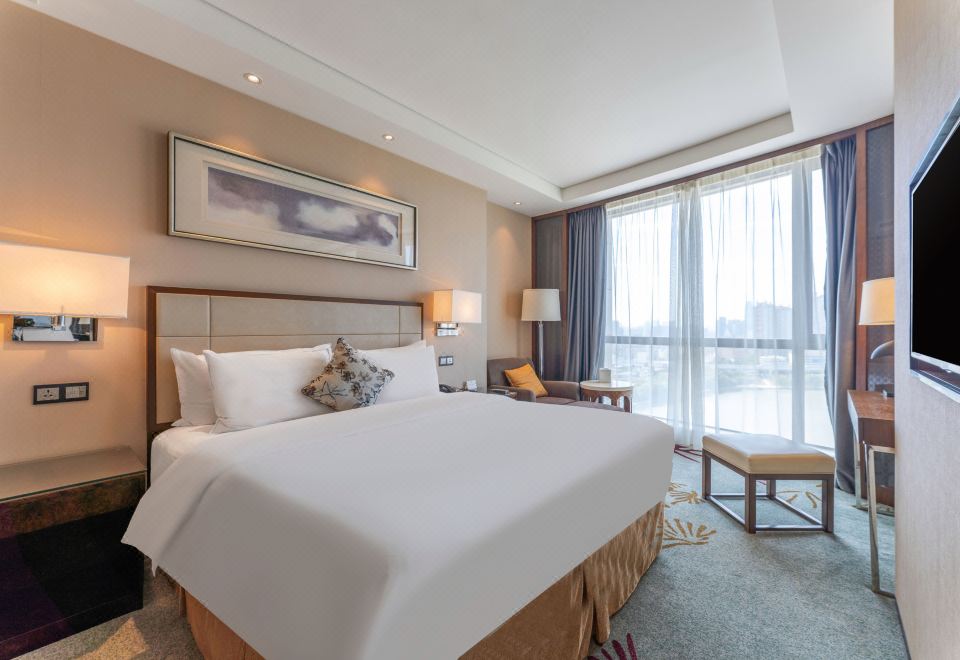 Superior Suite - 1-Room, Lake-View (1 living room)
