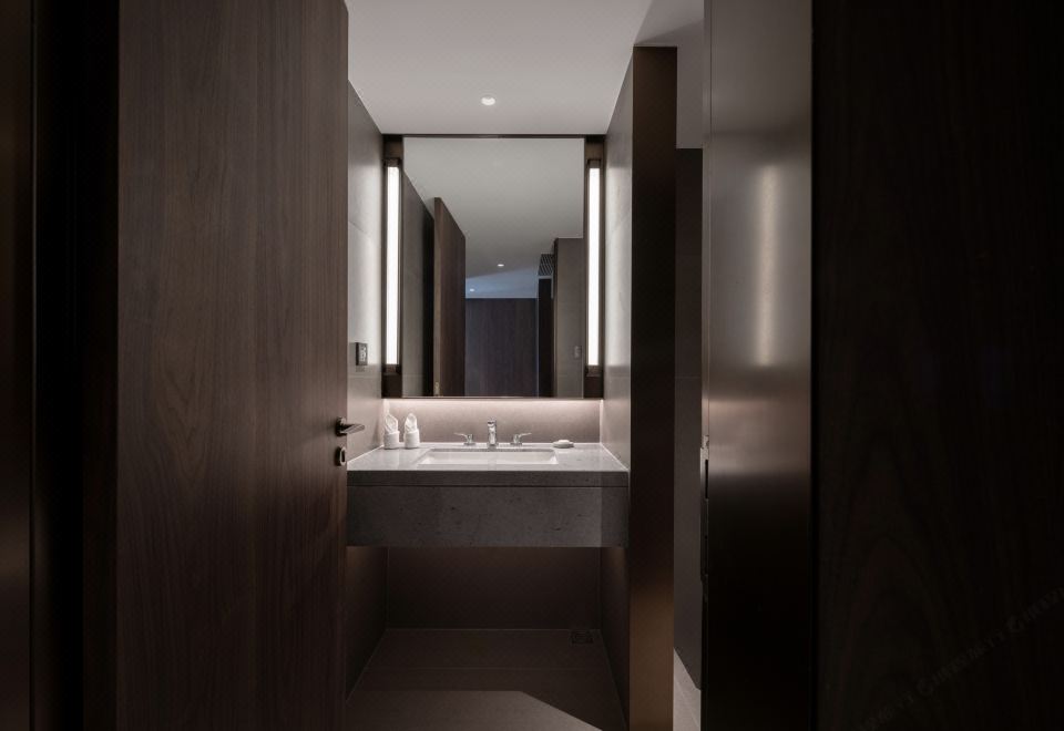 THE TAI HOTELDeluxe 2-bed Room