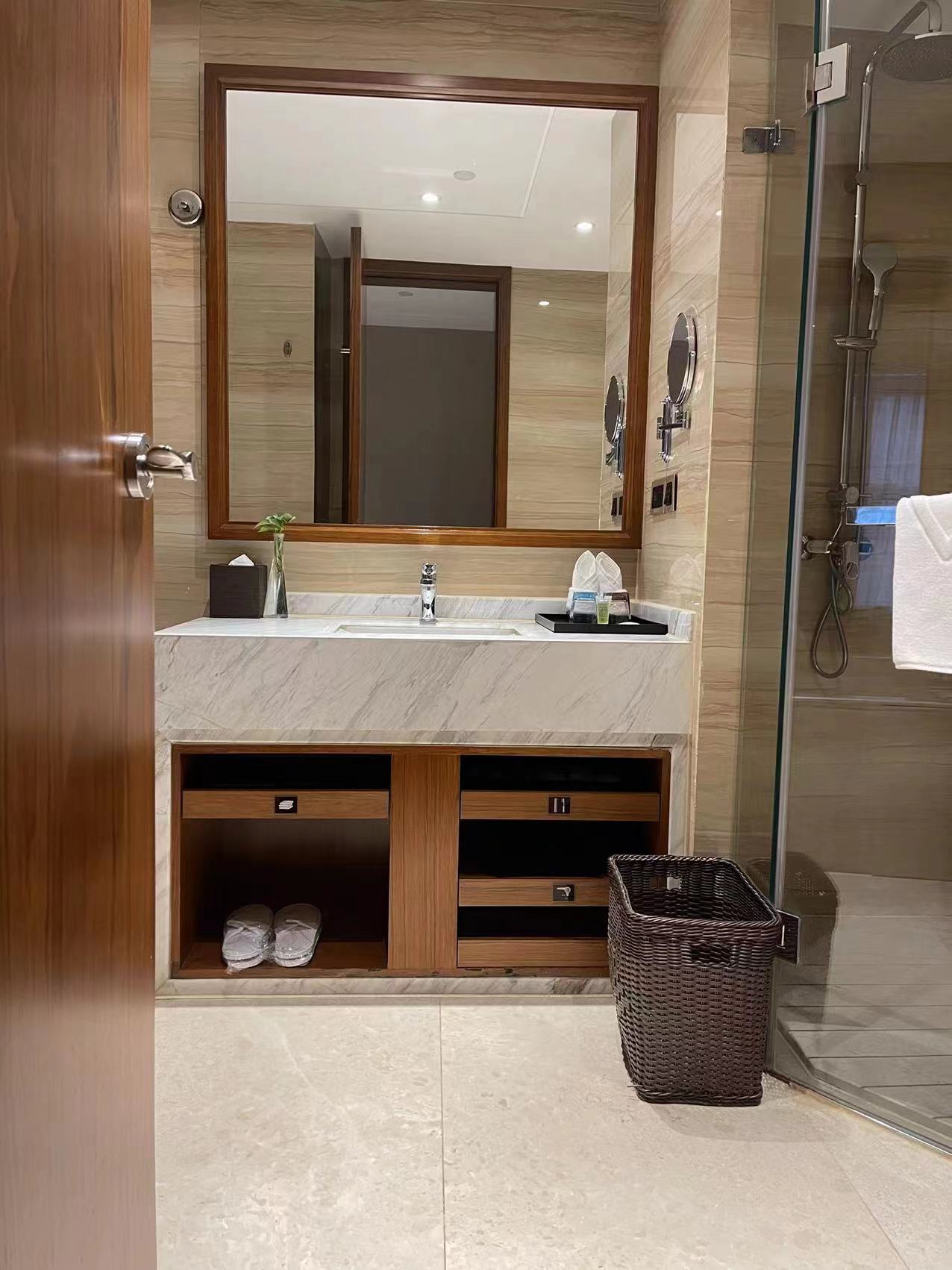 高级大床房（浴缸+智能马桶）