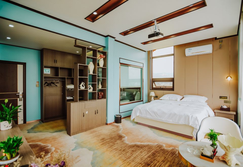 Heqing Huaxi Yazhu HomestayAdministrative Idyllic landscape king room