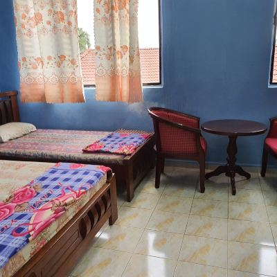 Bilik Bertiga Kupon SPOT ON 89920 Muwaffaq Inn