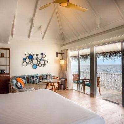 2 nights in Duplex Beach Villa + 2 nights in Deluxe Overwater Villa