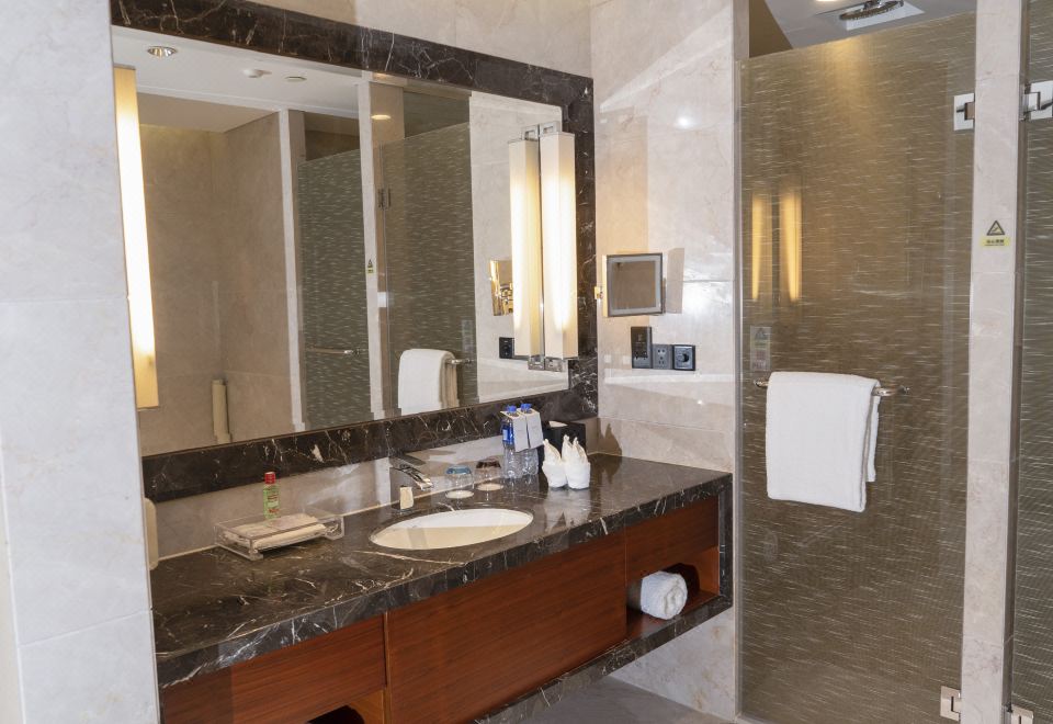 皇冠高级湖景双床房